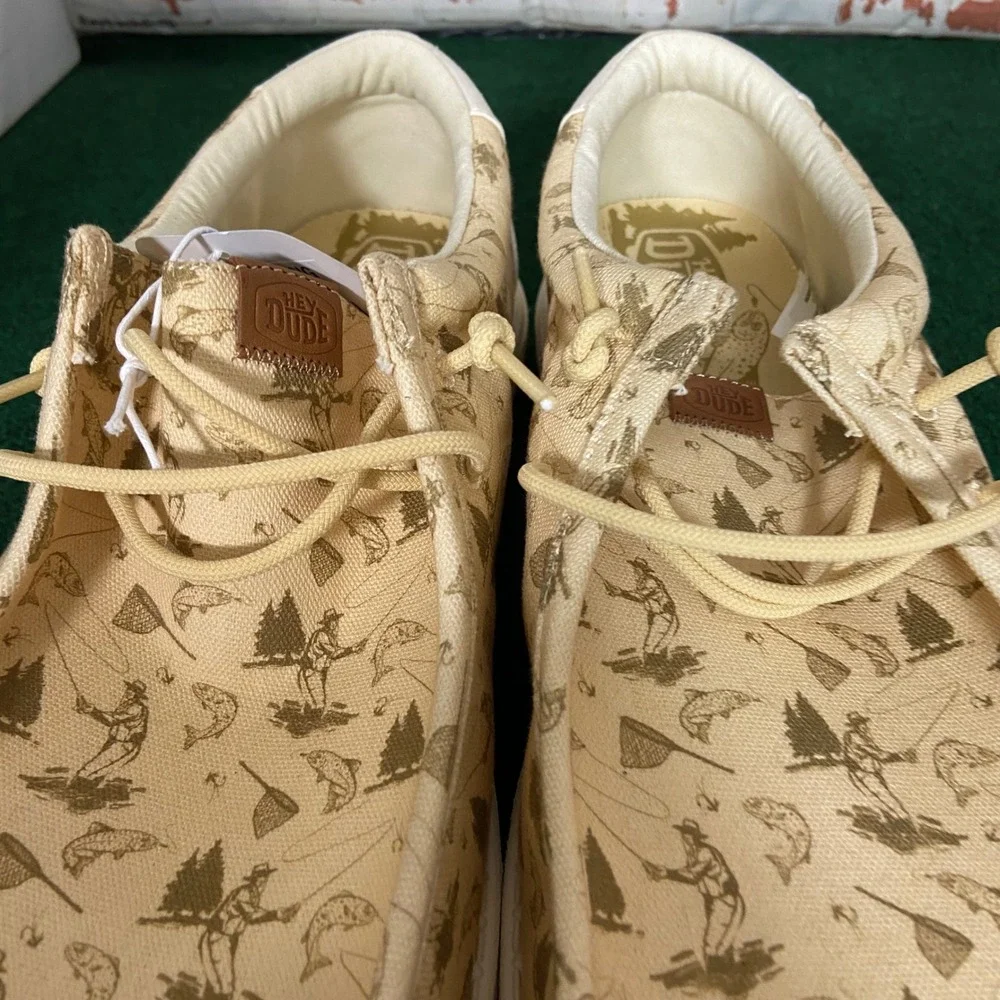 Hey Dude Wally Fly Fishing Mens 15 Tan Egret Novelty Print Slip On Loafers 45724